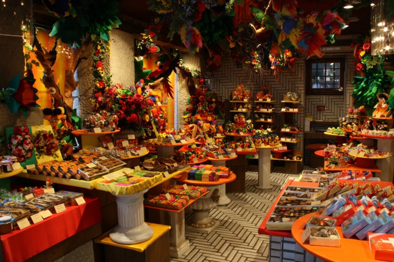 boutique-LUCERAM-min_candy_store_chocolate_shop_chocolate_switzerland-393515